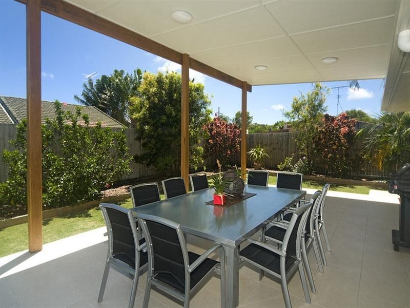 1 Coorabin Street, Warana QLD 4575