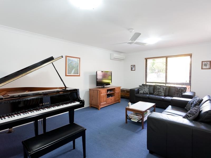 16 Mallee Close, Little Mountain QLD 4551