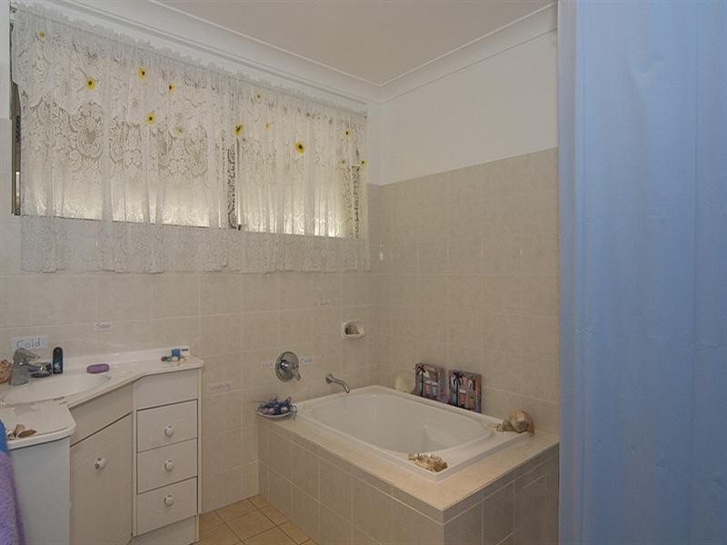 52 Anning Avenue, Golden Beach QLD 4551