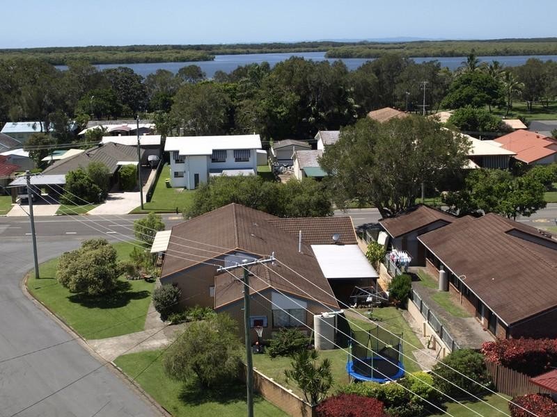 52 Anning Avenue, Golden Beach QLD 4551