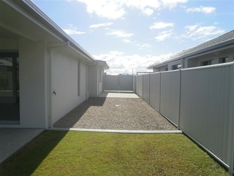 19 Whitehaven Way, Pelican Waters QLD 4551