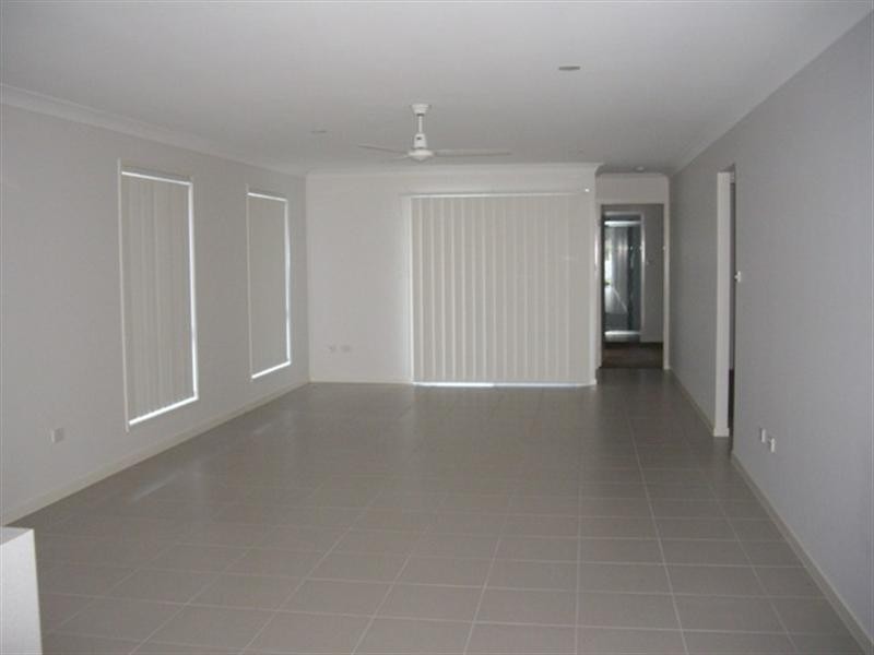 6 Mansell Street, Little Mountain QLD 4551