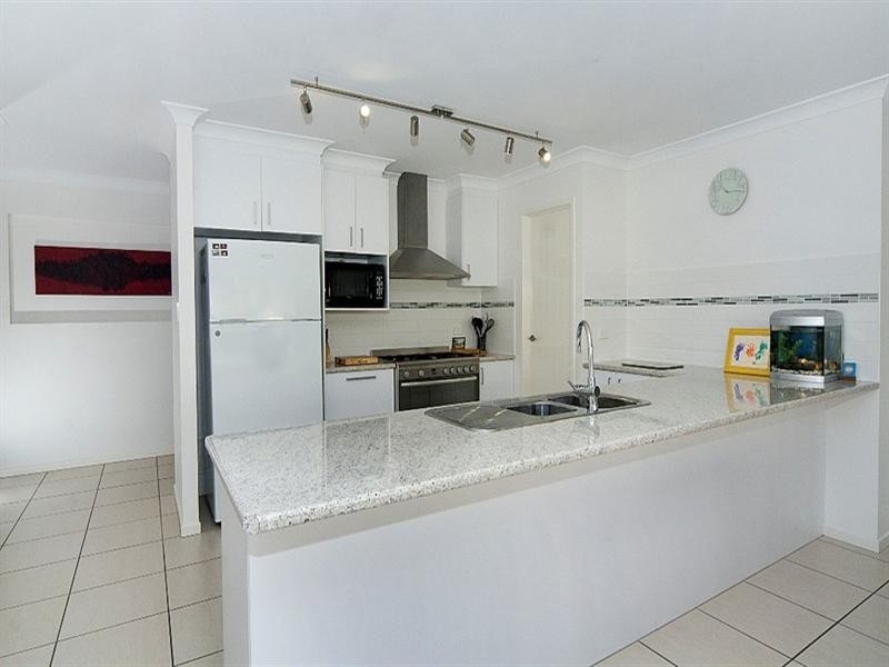 12 Hillview Crescent, Little Mountain QLD 4551