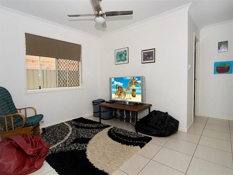 12 Hillview Crescent, Little Mountain QLD 4551