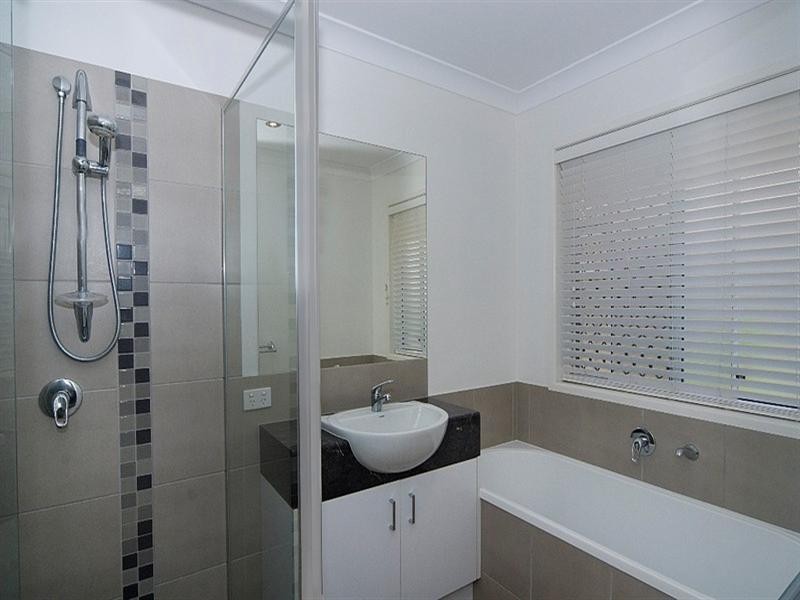 12 Hillview Crescent, Little Mountain QLD 4551