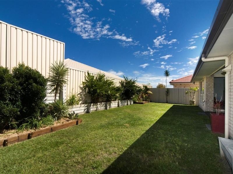 12 Hillview Crescent, Little Mountain QLD 4551