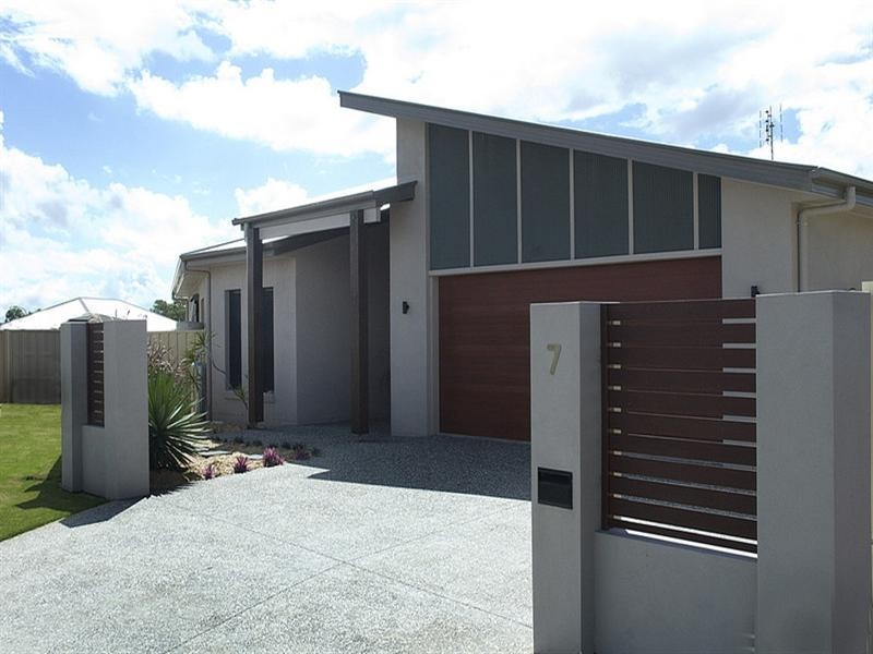 7 Kingsview Court, Little Mountain QLD 4551