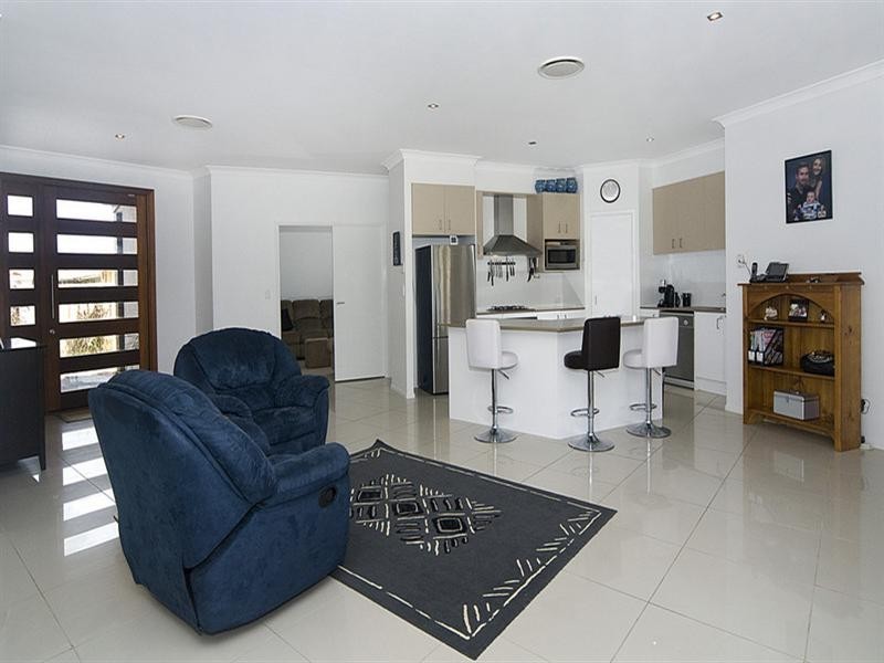 7 Kingsview Court, Little Mountain QLD 4551