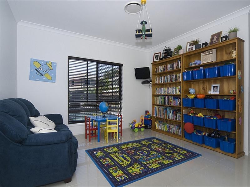 7 Kingsview Court, Little Mountain QLD 4551