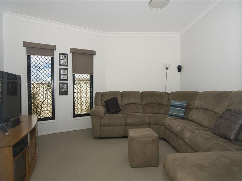 7 Kingsview Court, Little Mountain QLD 4551