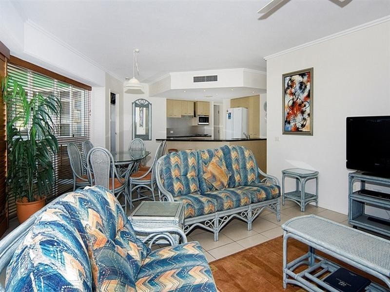 Unit 27 ‘Rolling Surf Resort’ 8 Levuka Avenue, Kings Beach QLD 4551