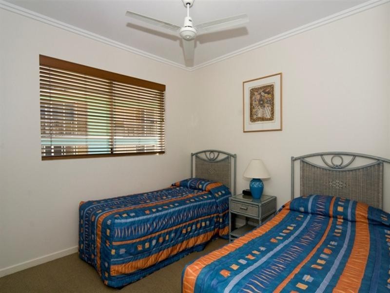 Unit 27 ‘Rolling Surf Resort’ 8 Levuka Avenue, Kings Beach QLD 4551
