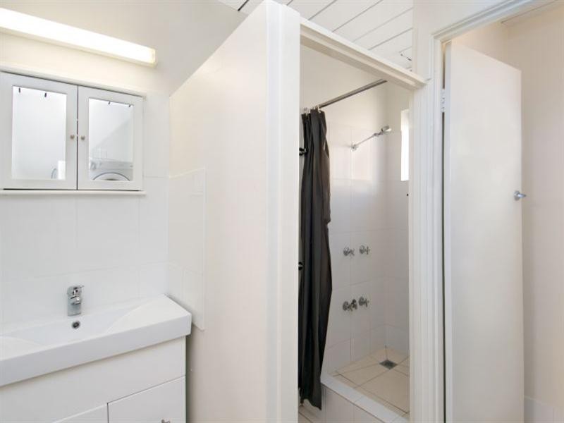2/1 Warne Terrace, Kings Beach QLD 4551