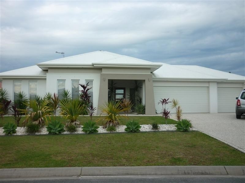 8 Ballinger Place, Pelican Waters QLD 4551