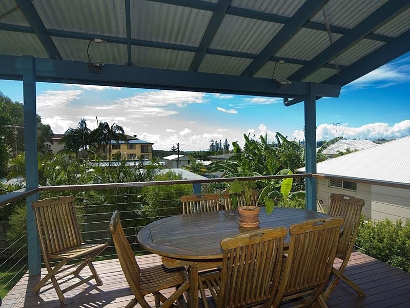 13 Neill Street, Dicky Beach QLD 4551