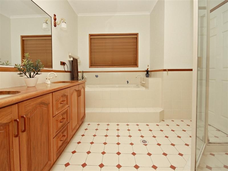 9 Seafarer Court, Bokarina QLD 4575