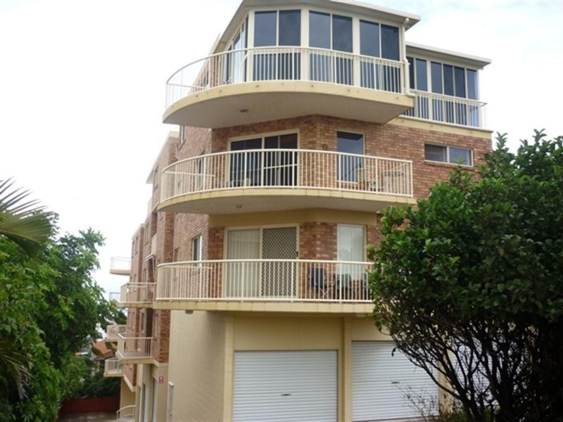 Unit 2, 18 Queen Street, Kings Beach QLD 4551