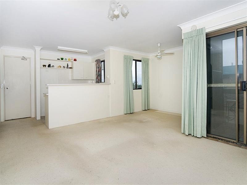 Unit 2 ‘Sunshine Seven’ 14 Dingle Avenue, Kings Beach QLD 4551