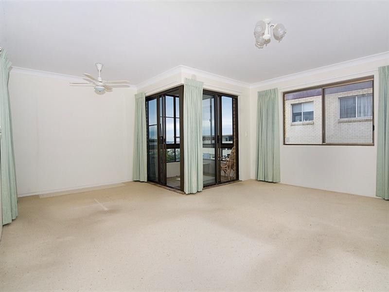 Unit 2 ‘Sunshine Seven’ 14 Dingle Avenue, Kings Beach QLD 4551