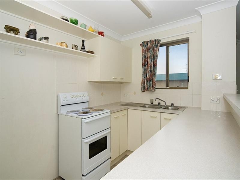 Unit 2 ‘Sunshine Seven’ 14 Dingle Avenue, Kings Beach QLD 4551