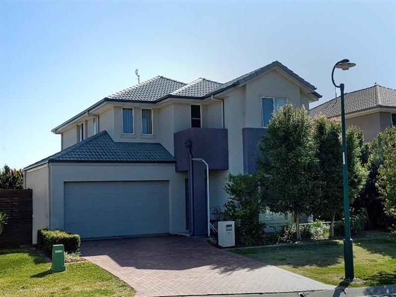 8 Pebbly Creek Crescent, Little Mountain QLD 4551