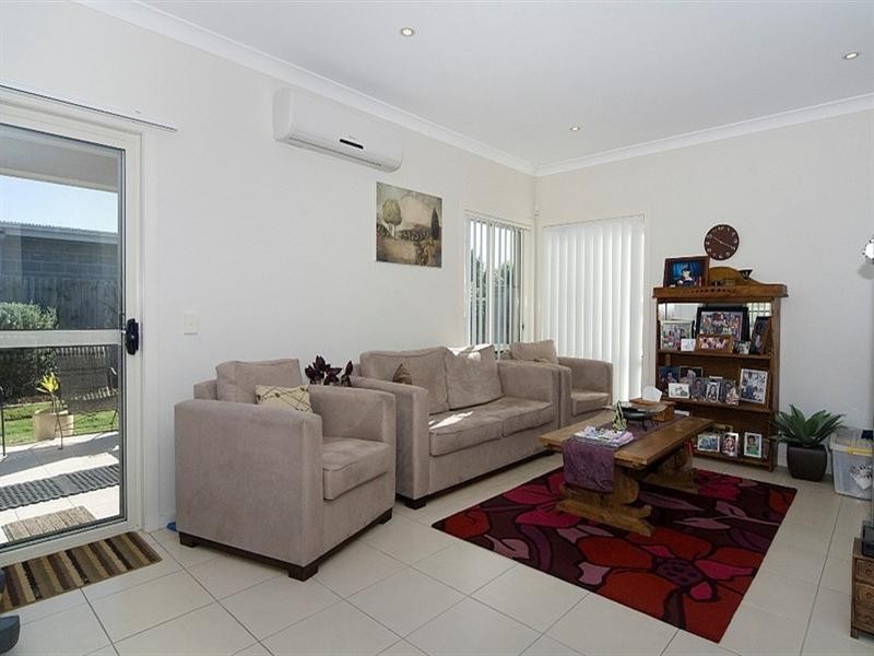 8 Pebbly Creek Crescent, Little Mountain QLD 4551