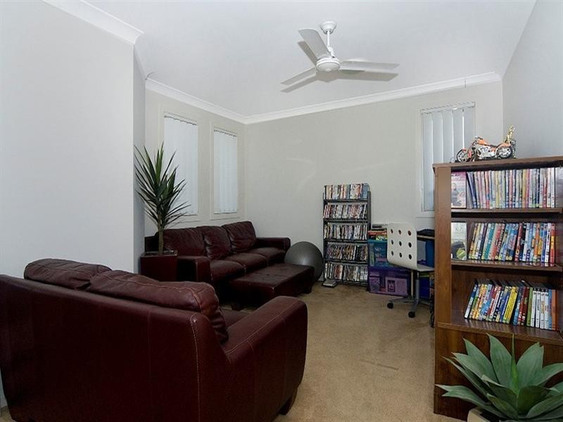 8 Pebbly Creek Crescent, Little Mountain QLD 4551
