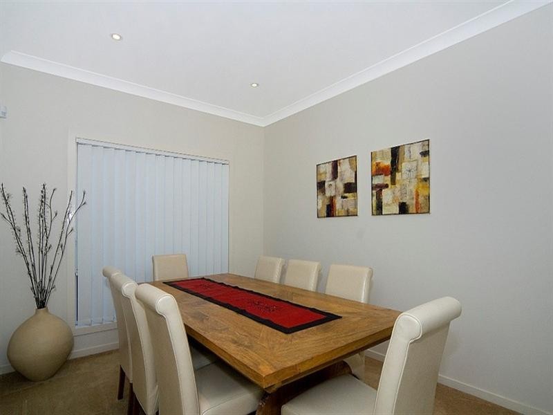 8 Pebbly Creek Crescent, Little Mountain QLD 4551