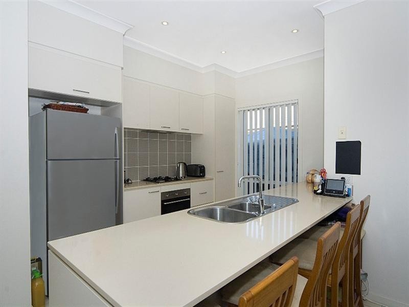 8 Pebbly Creek Crescent, Little Mountain QLD 4551