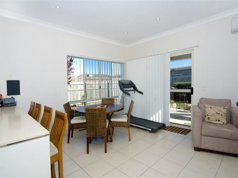 8 Pebbly Creek Crescent, Little Mountain QLD 4551