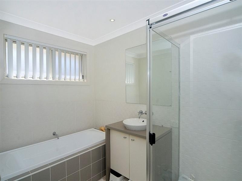 8 Pebbly Creek Crescent, Little Mountain QLD 4551