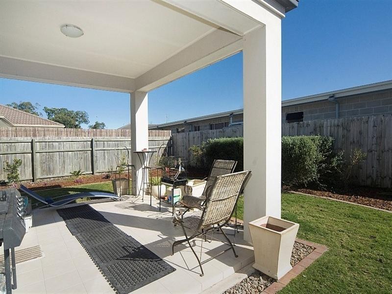 8 Pebbly Creek Crescent, Little Mountain QLD 4551