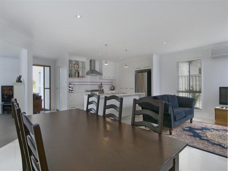 42 Grampion Drive, Caloundra West QLD 4551