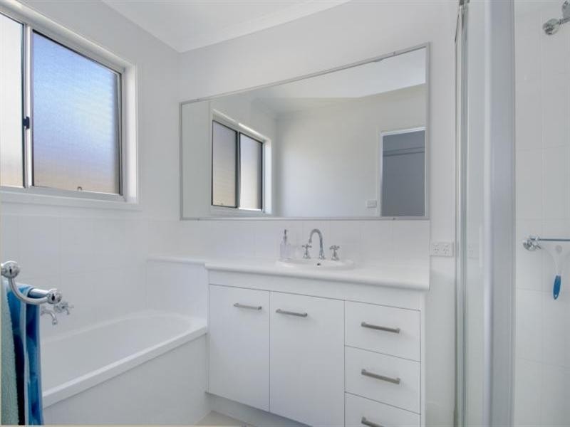 42 Grampion Drive, Caloundra West QLD 4551