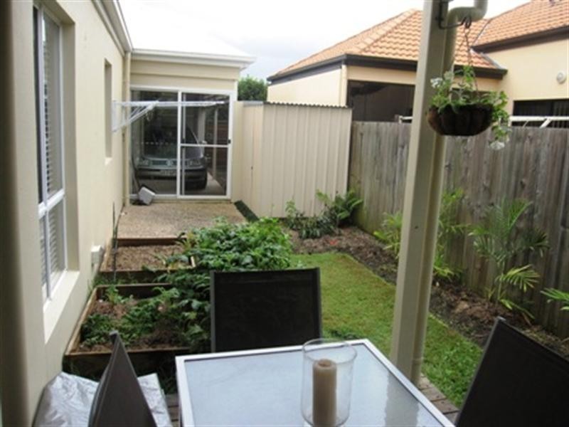 21 St Lucia Crescent, Kawana Island QLD 4575