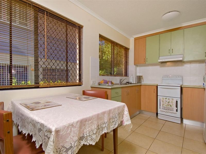 1, 41 Lower Gay Terrace, Kings Beach QLD 4551