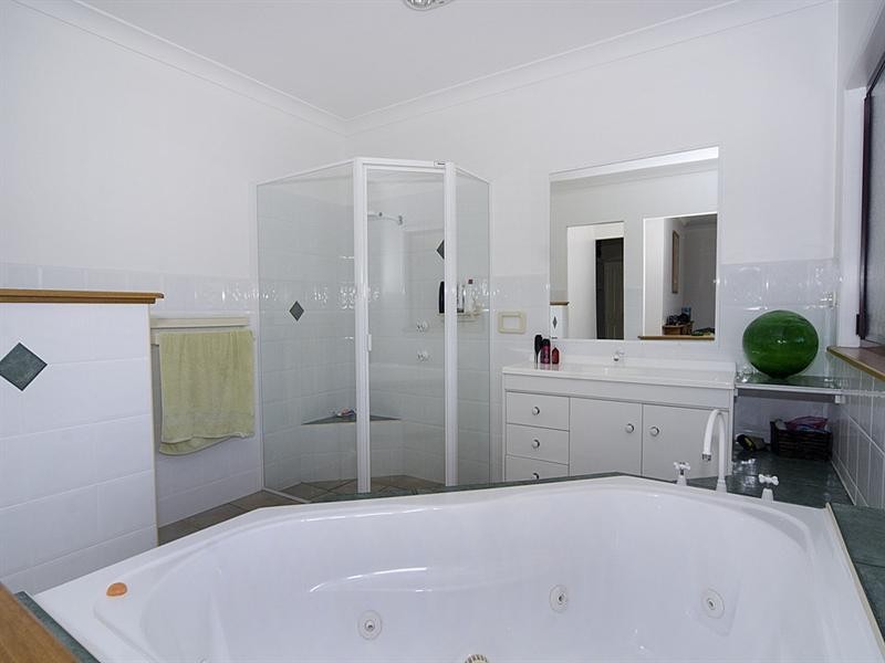 27 Koala Court, Little Mountain QLD 4551