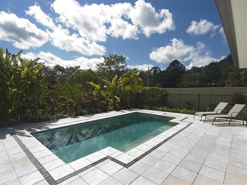 6 Maddock Avenue, Mooloolah Valley QLD 4553