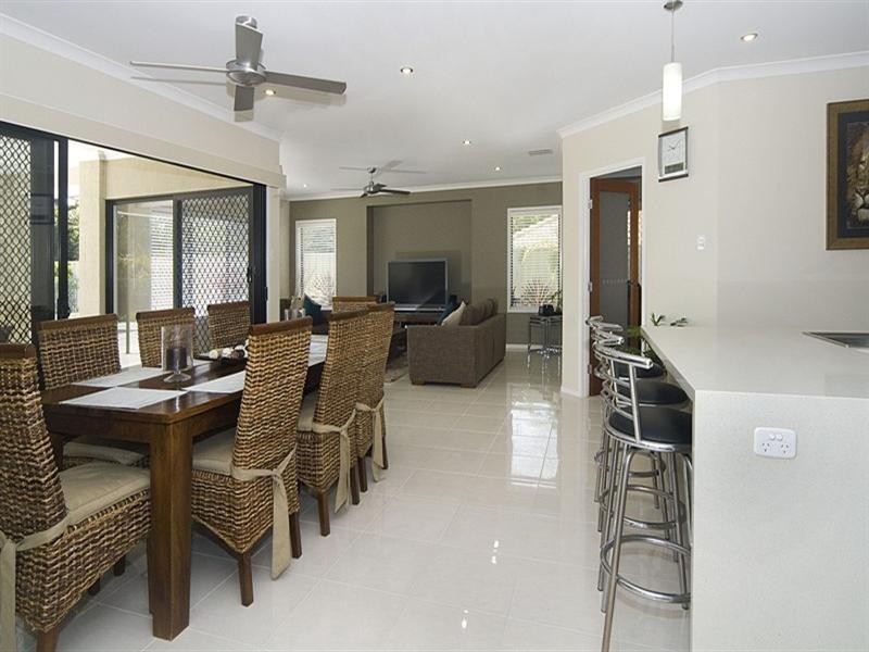 6 Maddock Avenue, Mooloolah Valley QLD 4553