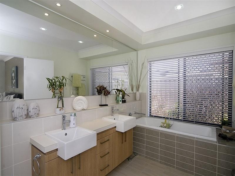 6 Maddock Avenue, Mooloolah Valley QLD 4553