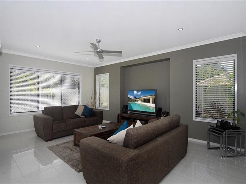 6 Maddock Avenue, Mooloolah Valley QLD 4553