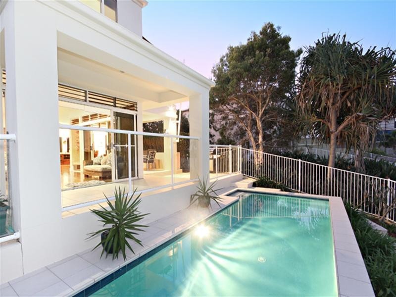 6 Teneriffe Court, Kawana Island QLD 4575