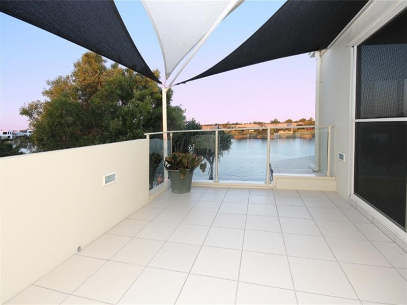 6 Teneriffe Court, Kawana Island QLD 4575