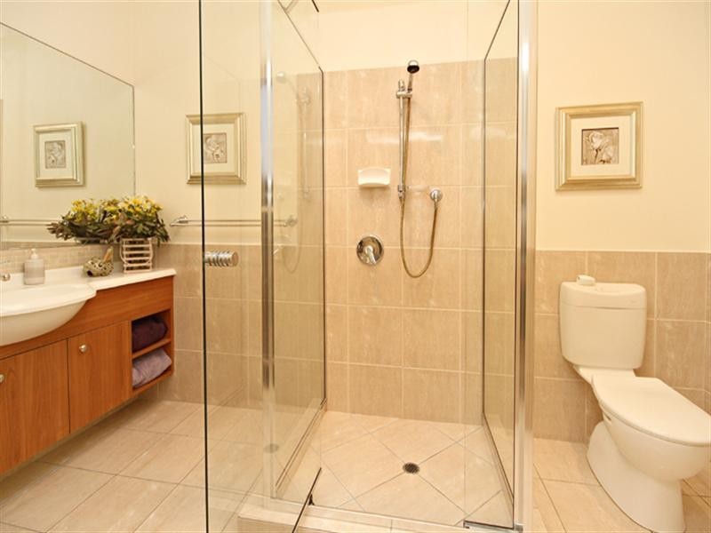 6 Teneriffe Court, Kawana Island QLD 4575