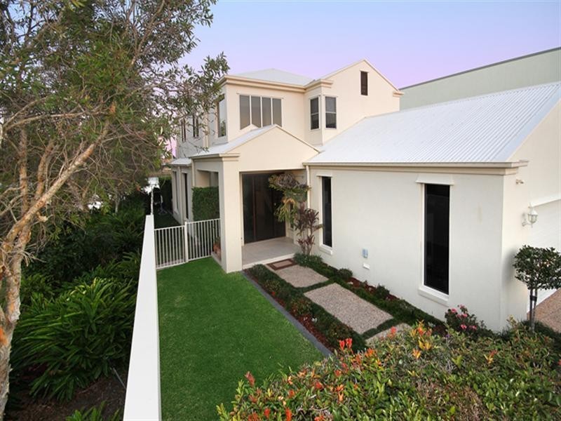 6 Teneriffe Court, Kawana Island QLD 4575