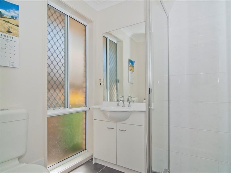 17 Andrew Avenue, Little Mountain QLD 4551