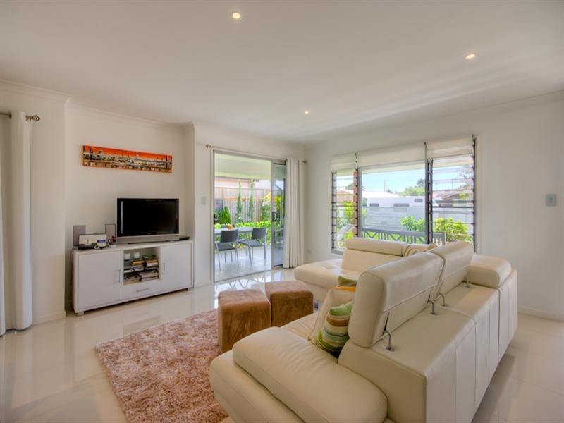 20 St. Pauls Avenue, Pelican Waters QLD 4551