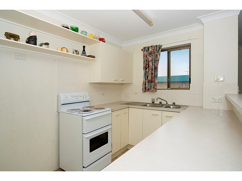 2/14 Dingle Avenue, Kings Beach QLD 4551