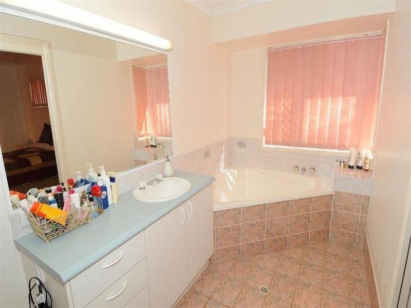 6 Bellevue Drive, Little Mountain QLD 4551