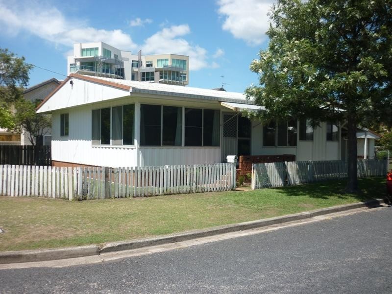 2 Kitchener Street, Golden Beach QLD 4551